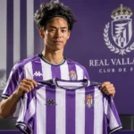 Ryotaro Ito poseert tijdens zijn officiële voorstelling bij Real Valladolid.