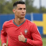 Cristiano Ronaldo tijdens een opwarming met de Portugese nationale ploeg in Zweden.