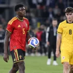 Josué Kongolo van België U21 op het veld na de wedstrijd tegen Wales.