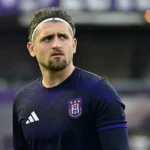 Adriano Bertaccini in het tenue van Anderlecht aan de rand van het veld.