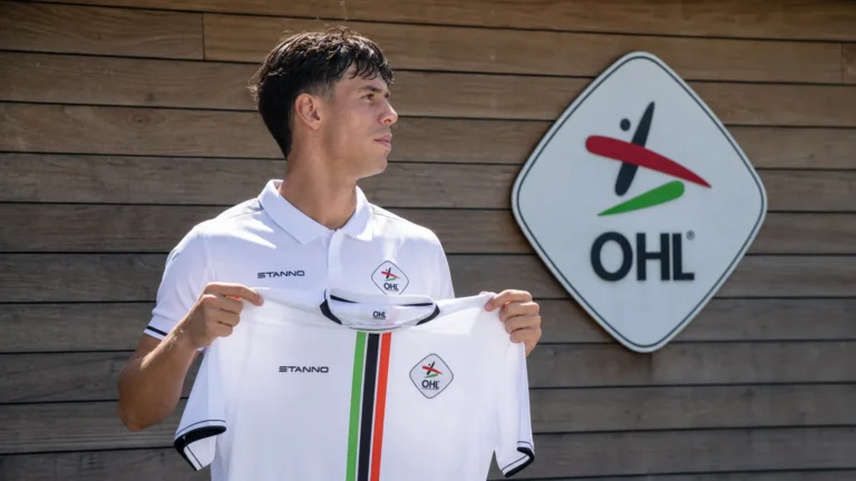 Alessandro Fontanarosa presenteert zich in het tenue van OH Leuven aan Den Dreef.
