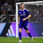 Oliver Antman in het paarse wedstrijdtenue van RSC Anderlecht op het thuisveld na de wedstrijd.