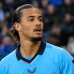 Anis Hadj Moussa tijdens een nieuw wedstrijdmoment in een voetbalstadion.