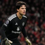 Senne Lammens als doelman van Manchester United tijdens een wedstrijdmoment.