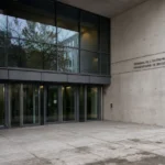 Lege ingang van de Franstalige ondernemingsrechtbank in Brussel.