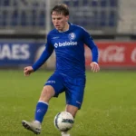 Matisse Samoise van KAA Gent in actie tijdens een wedstrijd van Jong Gent.