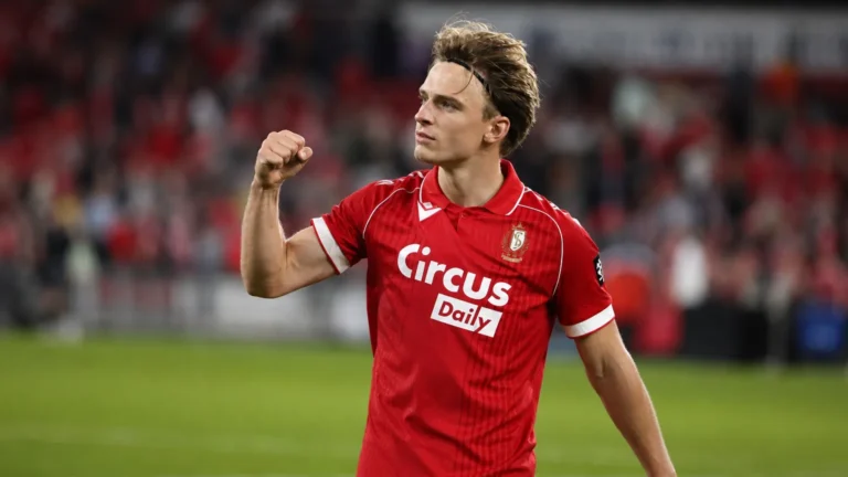 Ibe Hautekiet van Standard op het veld na een wedstrijd.