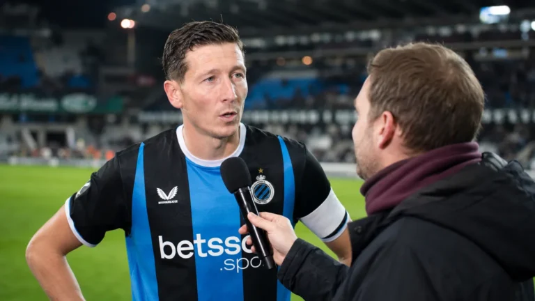 Hans Vanaken van Club Brugge tijdens een interview naast het veld na een wedstrijd.