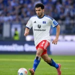 Zakaria El Ouahdi in actie voor Hamburger SV tijdens een Bundesliga-wedstrijd.