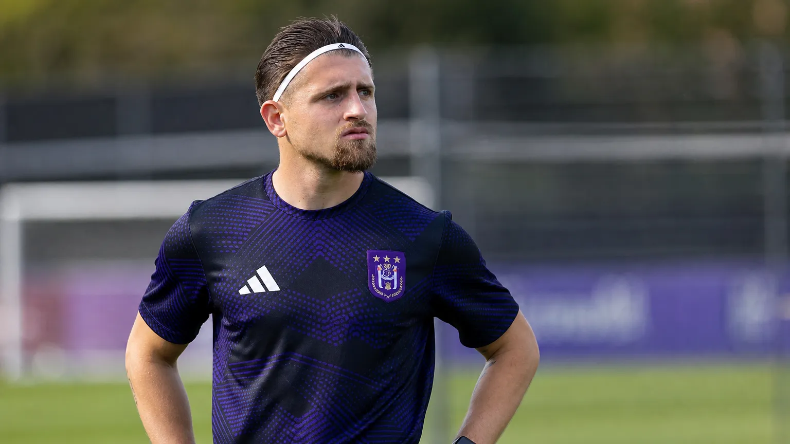 Adriano Bertaccini in Anderlecht-kleding op het trainingsveld.
