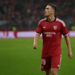 Lucas Stassin van Sevilla op het veld na een doelpunt.