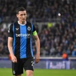 Hans Vanaken van Club Brugge staat na de wedstrijd op het veld van het Jan Breydelstadion.