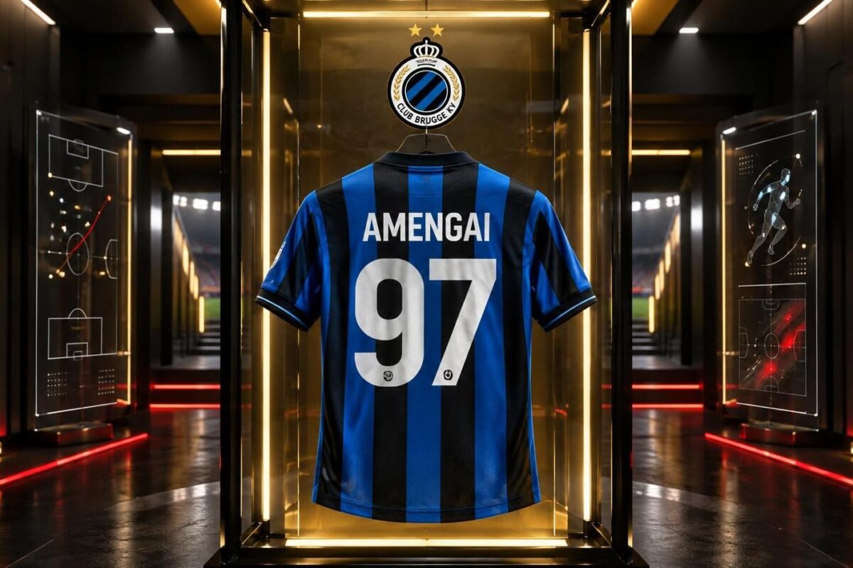 Blauw-zwart shirt van Naรฏm Amengai met rugnummer 97 in het futuristische VoetbalFocus TalentLab.