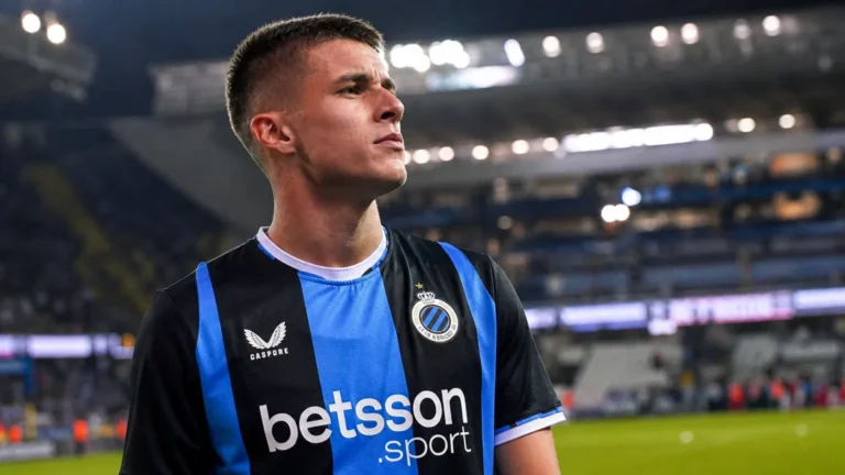 Nicolo Tresoldi van Club Brugge na een wedstrijd in het stadion.