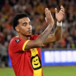 Myron van Brederode applaudisseert de supporters van KV Mechelen na een wedstrijd.