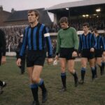 Reconstructie van Club Brugges Europese debuut op De Klokke in 1967, gezien in een brede stadionopname