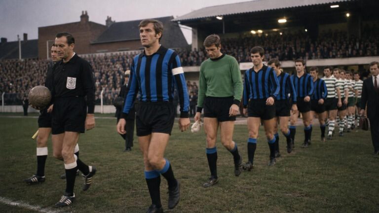 Reconstructie van Club Brugges Europese debuut op De Klokke in 1967, gezien in een brede stadionopname