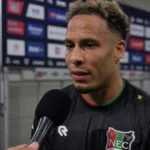 Tjaronn Chery tijdens een televisie-interview na de wedstrijd van NEC.