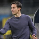 David Hubert staat na een wedstrijd langs de zijlijn bij de technische zone van Union SG.
