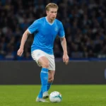 Kevin De Bruyne in het tenue van Napoli tijdens een wedstrijdmoment.