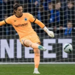 Yann Sommer in het oranje doelmanstenue van Club Brugge tijdens een wedstrijdmoment.