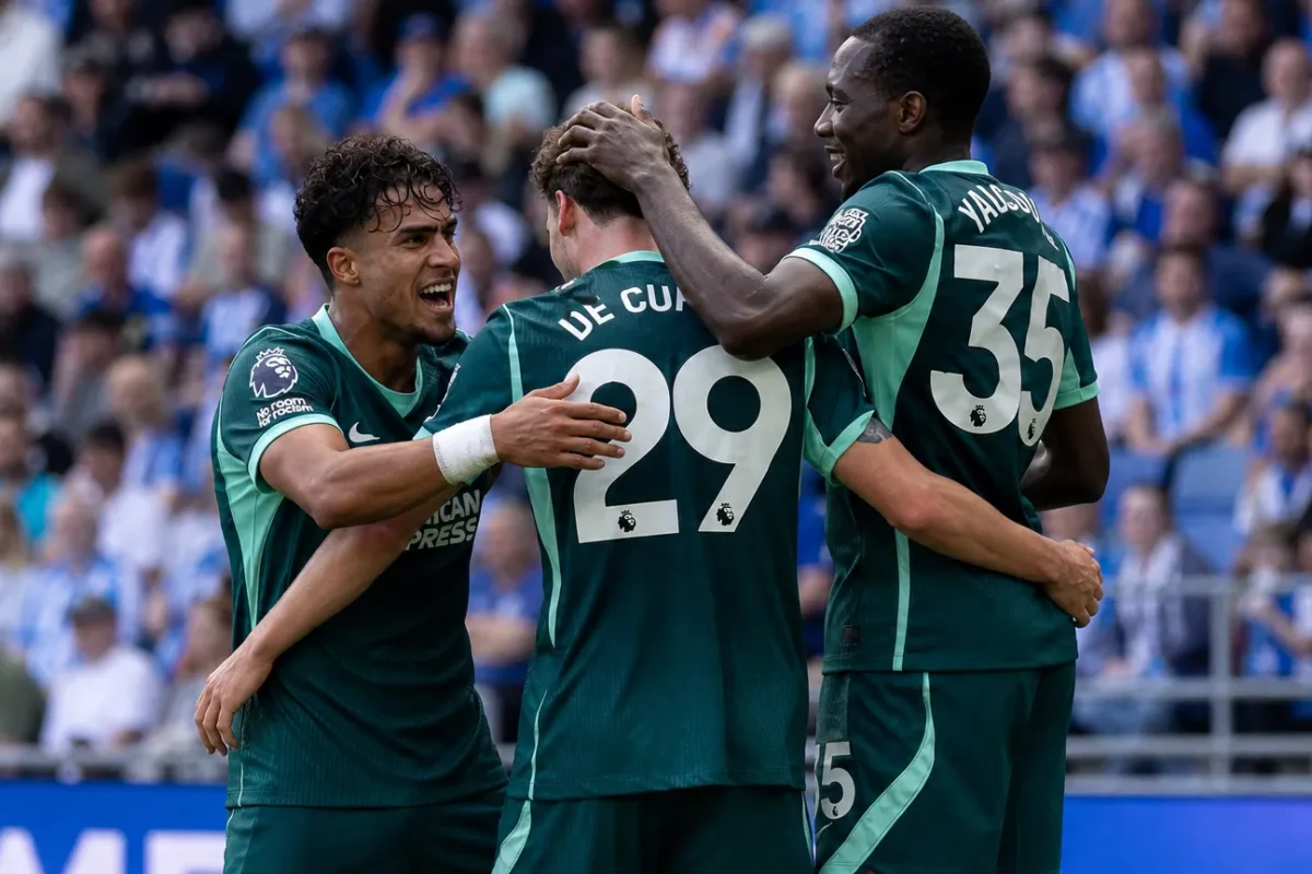 Brighton-spelers vieren samen een doelpunt in een Premier League-wedstrijd.
