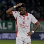 Een speler van KV Kortrijk in actie tijdens een wedstrijd in de Jupiler Pro League.