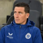 Hans Vanaken zit in een overdekte stadiontribune in zijn blauwe Club Brugge-jas.