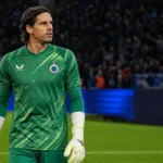 Yann Sommer staat na de wedstrijd op het veld in doelmanstenue van Club Brugge.
