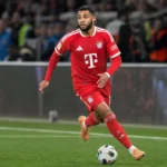 Ismael Saibari in het tenue van Bayern München tijdens een actie vanaf de linkerflank.