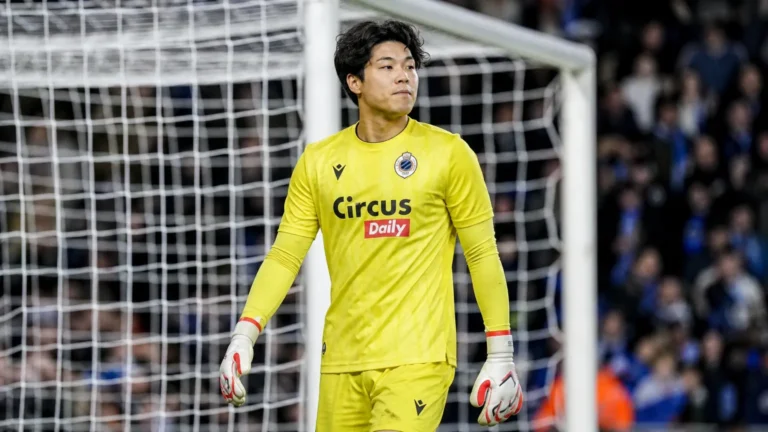 Taishi Nozawa staat na de wedstrijd geconcentreerd in het doelgebied.