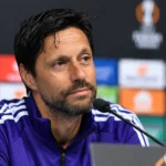 Vitor Bruno spreekt op een persconferentie voor Anderlecht.