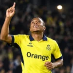 Relebohile Mofokeng viert een doelpunt in het gele shirt van Union.