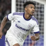 Tawfik Bentayeb van RSC Anderlecht in actie voor het doel.