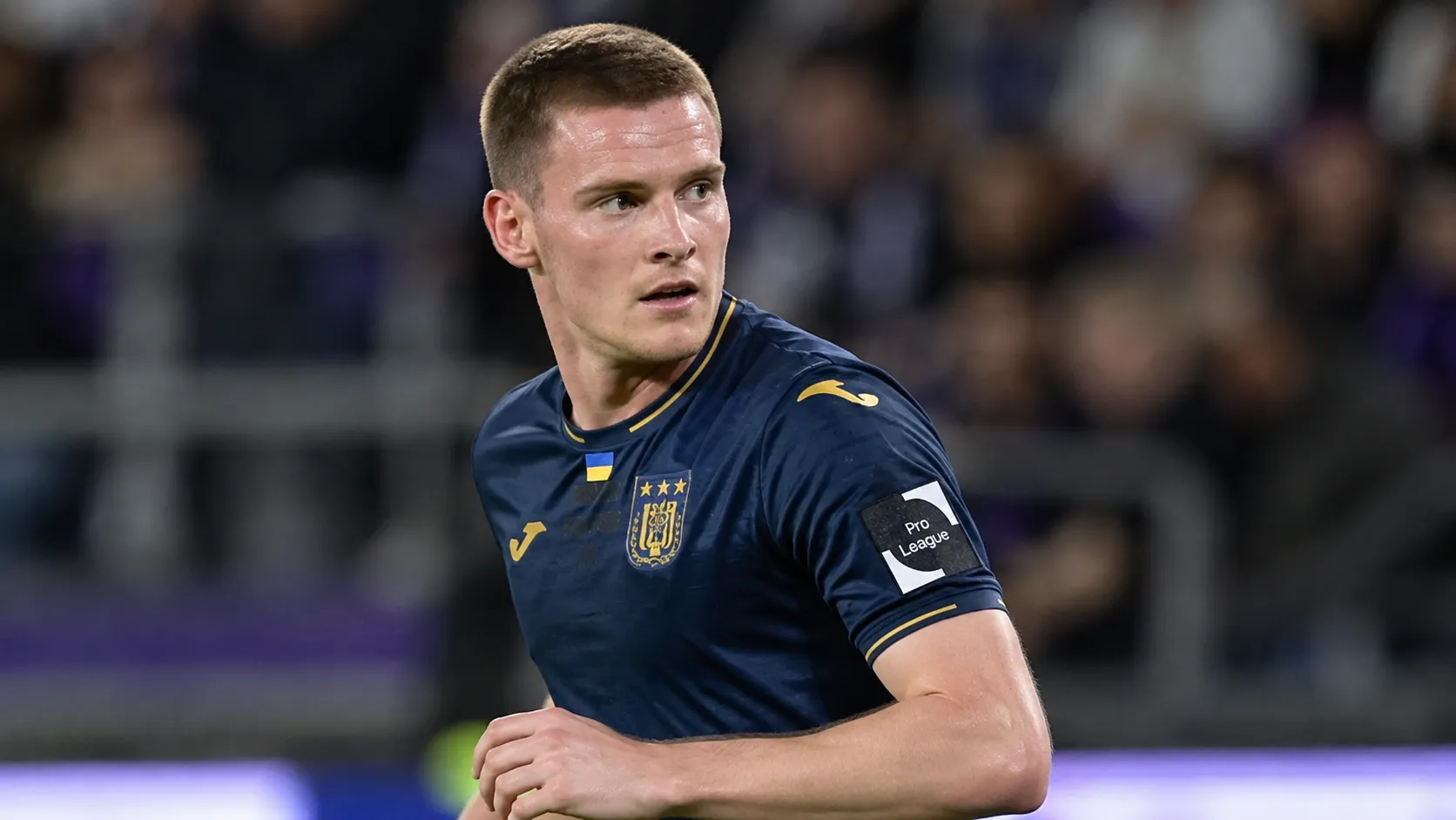 Sergio Gomez in het tenue van RSC Anderlecht tijdens een wedstrijd.