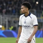 Félix Lemaréchal van Club Brugge op het veld in wit wedstrijdtenue.
