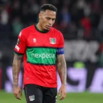Tjaronn Chery van NEC loopt na afloop van een wedstrijd over het veld.