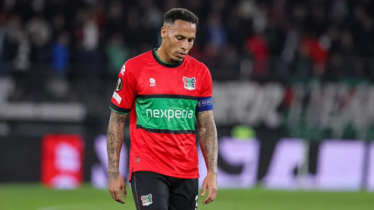 Tjaronn Chery van NEC loopt na afloop van een wedstrijd over het veld.