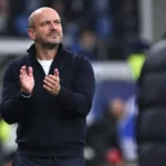 Frédéric De Meyer reageert langs de zijlijn na een wedstrijd van STVV.