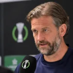 Rik De Mil tijdens een interview na de wedstrijd van KAA Gent.
