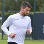 Brandon Mechele op het trainingsveld van Club Brugge in neutrale sportkleding.