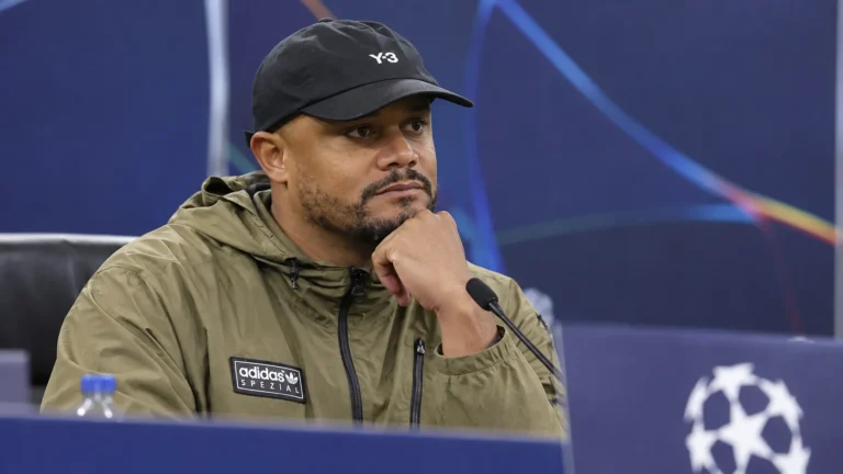Vincent Kompany tijdens een persmoment na een wedstrijd.
