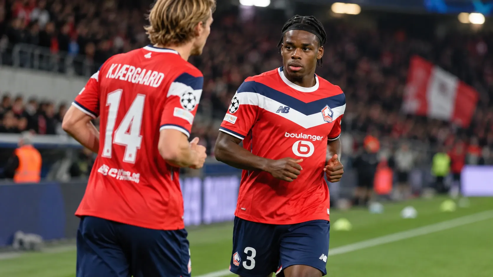 Twee Lille OSC-spelers in rood-blauwe wedstrijdtenues tijdens een opwarming.