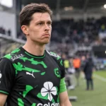 Hannes Van der Bruggen van Cercle Brugge staat na de wedstrijd aan de rand van het veld.
