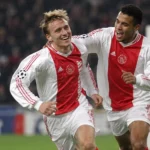 Nicolae Mitea in actie in het Ajax-tenue tijdens een historische wedstrijd.
