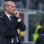Massimiliano Allegri in pak langs de zijlijn na een wedstrijd van Napoli.