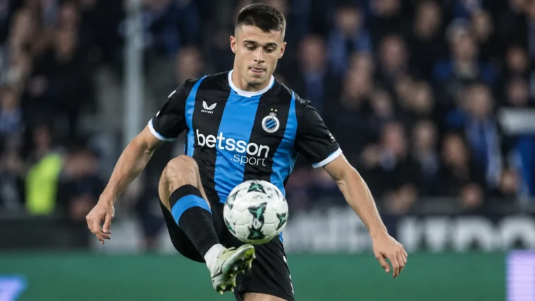 Nicolo Tresoldi van Club Brugge tijdens een wedstrijdactie.