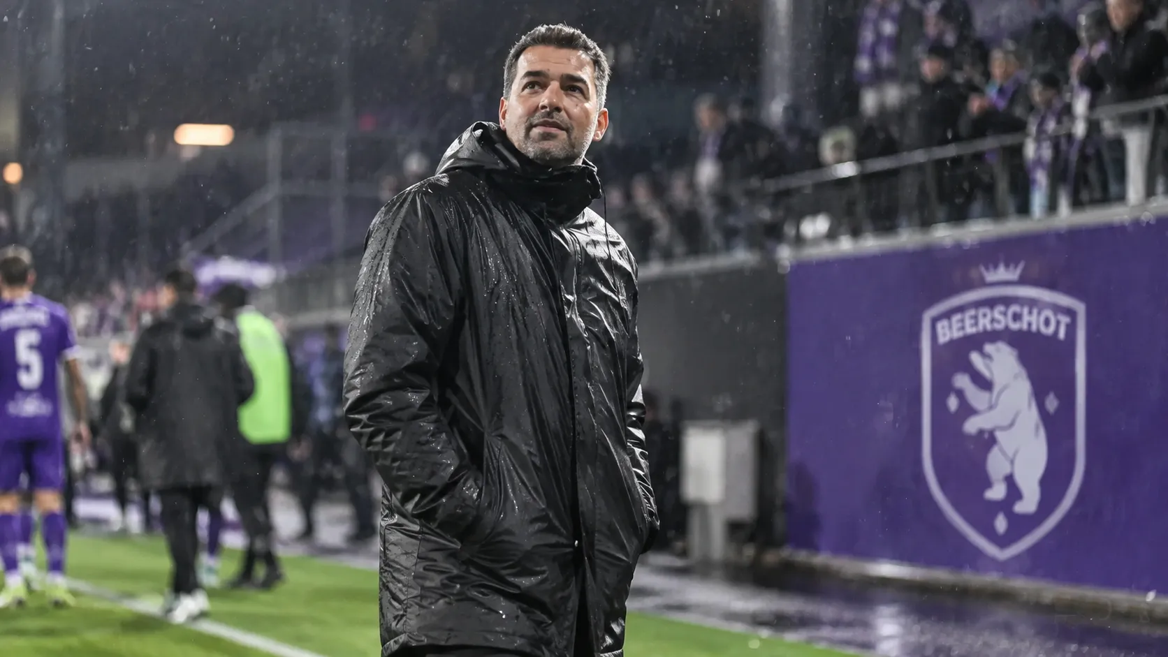Mohamed Messoudi op het veld na een regenachtige bekerwedstrijd van Beerschot.