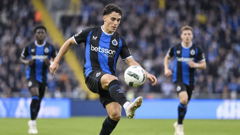 Jan Virgili van Club Brugge in actie op het veld.