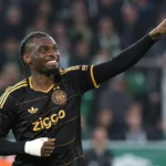 Jorthy Mokio van Ajax viert tijdens een wedstrijd in De Euroborg.